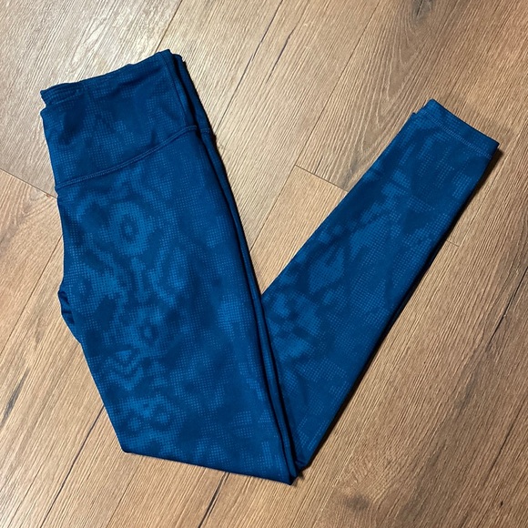 Old Navy Pants - 🛍 6 for $35 • Old Navy Teal Aztec Print Full Length Legging